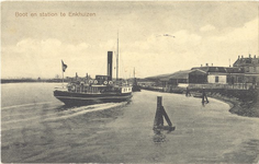 foto-9815 Boot en station te Enkhuizen, ca. 1910