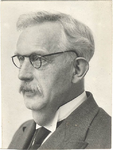 65j6(10) M.A. van Leeuwen, oud-leraar, 1945