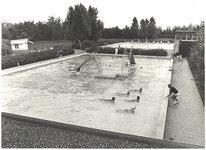 foto-12976 Zwem- en recreatiecomplex 'De Wijzend' in Zwaag, 1979