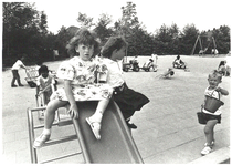 foto-12977 Openbare Montessori basisschool in de Hoornse wijk Kersenboogerd, 1988