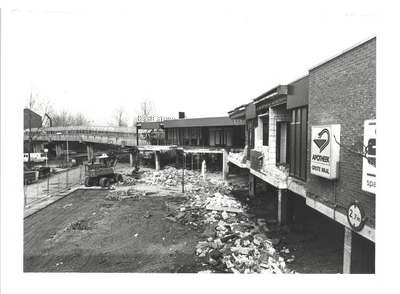 foto-11677 Hoorn : renovatie winkelcentrum Grote Beer, 1989