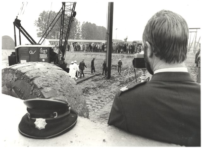 foto-12220 Eerste paal geslagen voor bouw nieuw politiebureau gemeente Hoorn, 1979