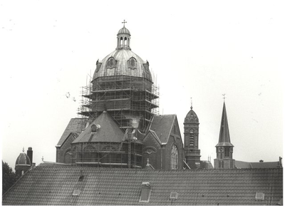foto-12496 Restauratie r.k. kerk Sint Cyriacus en Franciscus in Hoorn, 1991