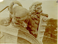 foto-1266 Leeuw met het Wapen van Enkhuizen, afkomstig van de gevel v/h W.Fr.M. Hoorn 1911, 1911