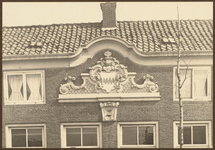 foto-L9 Gedeelte van den gevel van het gebouw Koepoortsweg westzijde, tegenover de Drieboomlaan. Gesloopt april 1931, ...