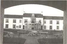 foto-14788 Hoorn : bejaardencomplex 'Truydemanhof aan de Commandeur Ravenstraat, 1953?