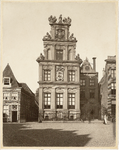 foto-16 Roode Steen. W.Fr. Museum (Tribunaal), 1888
