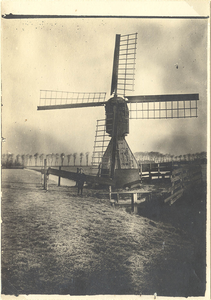 foto-18180 De Pikkertmolen , een weidemolen bij de Lekerweg, ca. 1915