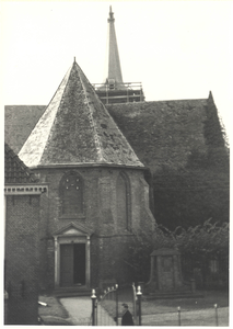 foto-18272 Restauratie kerk Schellinkhout : Het plaatsen van de bliksembeveiliging, 1953