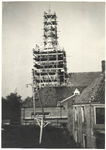 foto-18277 Herstel van de toren van de kerk te Schellinkhout : restauratie van de spits, 1953