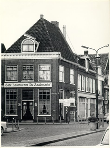 foto-1746 Grote Noord 115 hoek Breed Café 'De Zaadmarkt', ca. 1975