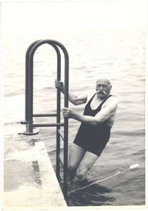 foto-21064 Zwemmen voor jong en oud in het Zeebad te Medemblik, ca. 1965