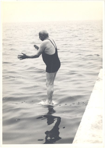 foto-21065 Zwemmen voor jong en oud in het Zeebad te Medemblik, ca. 1965
