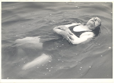foto-21067 Zwemmen voor jong en oud in het Zeebad te Medemblik, ca. 1965