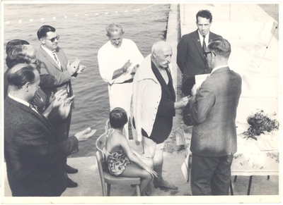 foto-21074 Zwemmen voor jong en oud in het Zeebad te Medemblik, ca. 1965