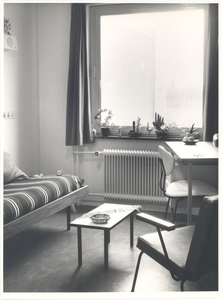 foto-22598 Kamer in het verpleegstershuis van het Sint Jans Gasthuis te Hoorn, ca. 1975