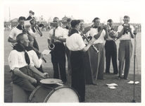 foto-24311 Officiële opening door Dr.ir. D.R. Mansholt van het gemeentelijk sportpark te Grootebroek, 1953