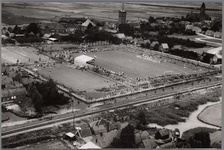 foto-25130 Officiële opening door Dr.ir. D.R. Mansholt van het gemeentelijk sportpark te Grootebroek, 1953