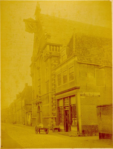 foto-374 Hoorn. Gevel aan de Oosterstraat van de St. Anthonis of Oosterkerk...., 188-?