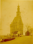 foto-401 Hoorn. De toren aan het Hoofd of Hoofdtoren (gezien van de stadszijde), ca. 1883