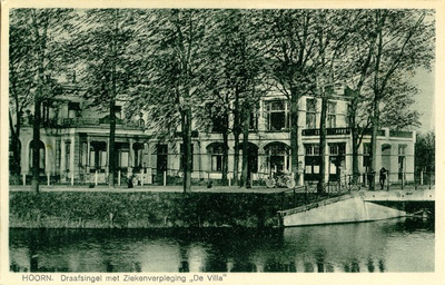 foto-5191 Hoorn. Draafsingel met Ziekenverpleging De Villa , 1945
