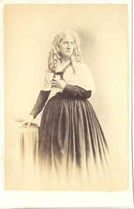 foto-17043 Portret van een actrice in een rol uit een opera van Ristori, 188-?