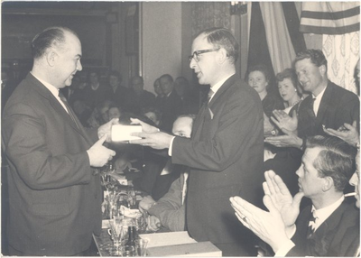 foto-20327 Afscheid van H.B.P.A. Letschert, burgemeester van Medemblik, 1956