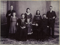 foto-L228 Het gezin van dominee Jogchum Fokkinga en zijn vrouw Trientje Rijkens omstreeks 1907, 1907
