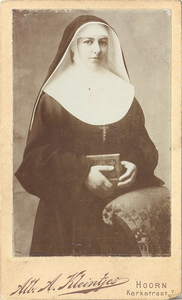 foto-8462 Portret van een non, omstreeks 1890, 189-?