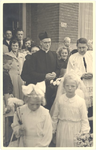 foto-26689 Piet Kok draagt Eerste Heilige Mis op in r.k. kerk St. Cyriacus en Franciscus te Hoorn, 1953, 19 juli