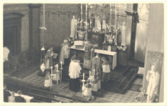 foto-26691 Piet Kok draagt Eerste Heilige Mis op in r.k. kerk St. Cyriacus en Franciscus te Hoorn, 1953, 19 juli