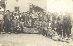 foto-9060 Hoogkarspel : protesterende (?) landbouwers (?) omstreeks 1920