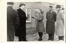 foto-961 Oplevering eerste blok woonhuizen aan de Commandeur Ravenstraat te Hoorn, 1948, 22 november