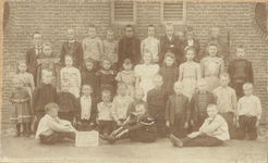 foto-15377 Klas van de openbare lagere school Medemblik omstreeks 1890, 189-?