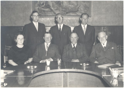 foto-24268 N.Neuvel en P. Grootjes, 12 1/2 jaar lid van de woonruimtecommissie gemeente Grootebroek, ca. 1965