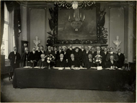 foto-675 Vergadering van Gemeentebelangen in de Raadzaal te Hoorn, ca. 1930