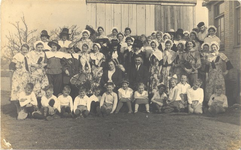 foto-8821 Groepsfoto van de spelers van de operette Als Amor de trom slaat , voorjaar 1937, 1937