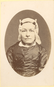 foto-37532 Portret van een onbekende vrouw, ca. 1875 - ca. 1880