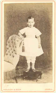 foto-37610 Portret van een onbekend meisje, ca. 1875 - ca. 1880