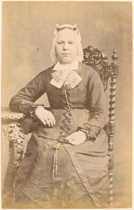 foto-37612 Portret van een onbekende jonge vrouw, ca. 1875 - ca. 1880