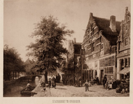 1a54 Stadsgezicht te Enkhuizen : Zuiderhavendijk (oostzijde) met op de achtergrond het Zuiderspui, 1868