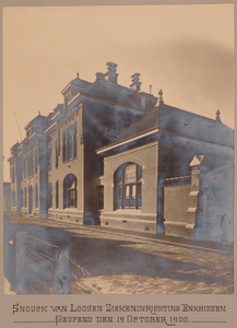 1c53 Snouck van Loosen Ziekeninrichting Enkhuizen, geopend den 19 October 1900 : vanuit het noordoosten, 1900?