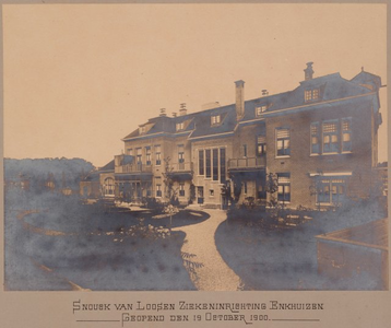 1c54 Snouck van Loosen Ziekeninrichting Enkhuizen, geopend den 19 October 1900 : vanuit het zuidwesten, 1900?