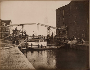 1g81 Werkzaamheden bij de Drommedarisbrug omstreeks 1900(?), ca. 1900