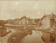 4a31 Het Snouck van Loosenpark nabij de vijver, kort na de aanleg, 1896?