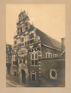 4f6 Gevel Weeshuis. Enkhuizen, ca. 1900