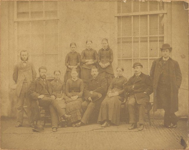 65j1(1) Leraren HBS Enkhuizen, 1884 + de eerste meisjesleerlingen., 1884