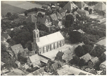 foto-13744 Hervormde kerk Bovenkarspel en omgeving in 1953, gefotografeerd vanuit de lucht, 1953
