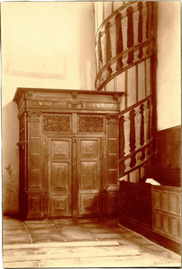 foto-1090 Interieur-opname Oosterkerk, Grote Oost: ingang Oosterkerksteeg, ca. 1920