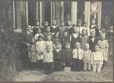 foto-14893 Klas 5a van de openbare lagere school aan de Draafsingel omstreeks 1922/'23, ca. 1920